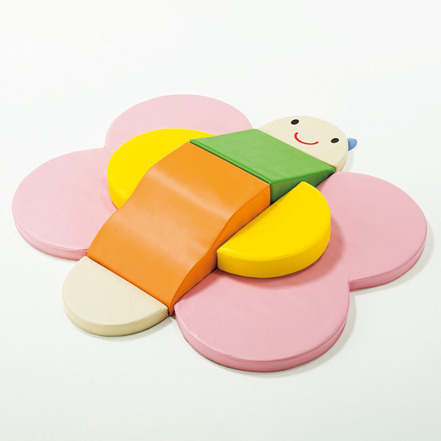 チョウチョのハイハイクッションマット